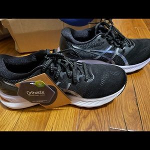 ASICS Gel nimbus sneaker size 6.5 NEW